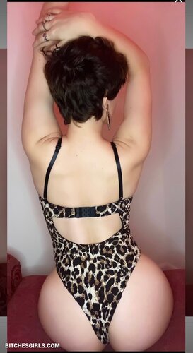 328864759827649823631453187848759432352 thumbnail