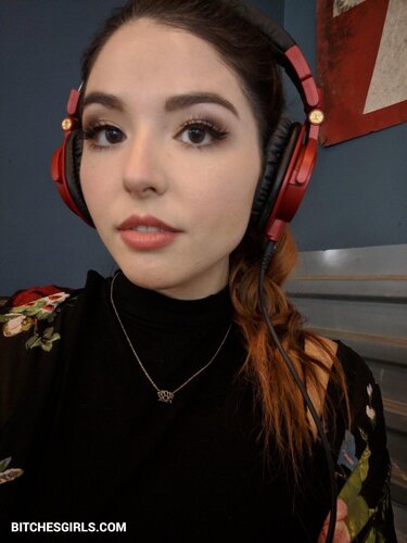 282224370219201309773220809629935518442 thumbnail