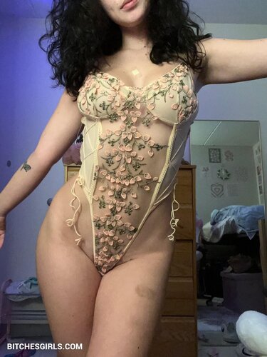 57154435411765382983688404931322844401 thumbnail