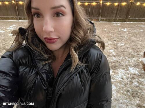 90449236396653177312640300626157684422 thumbnail