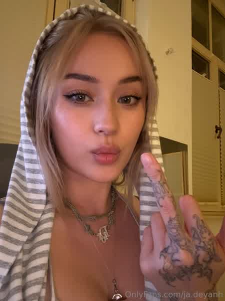 1e996fd2ed6254766bf95226cf9514fb996bb1ca28e9edba9ae7d7bab7f208b2 thumbnail