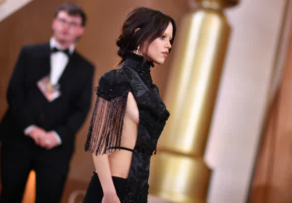 ec1549e2c114f3c491408cc8595150748a180921f3506dfee3b177e49654aa31 thumbnail