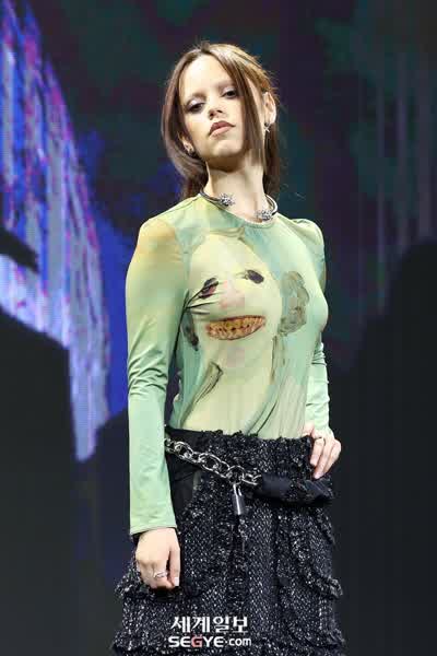 34359944b869e7d1a5ac93944d16937a2e2868e459befc9465cf87e1769c8420 thumbnail