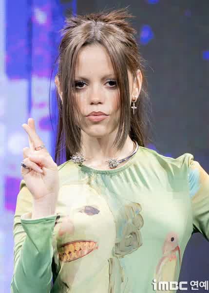 b45f13f6551edae8677a3d85b028557886d6ca3208b0d288b6fb1a31cc172879 thumbnail