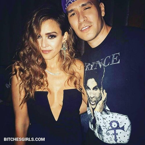 246341604344871232916054893916508340441 thumbnail