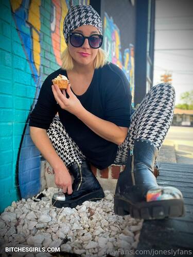 61207208376112278311208872259705553516 thumbnail