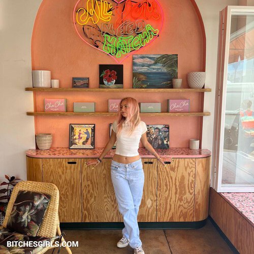 101974809072330383468863511572230506332 thumbnail