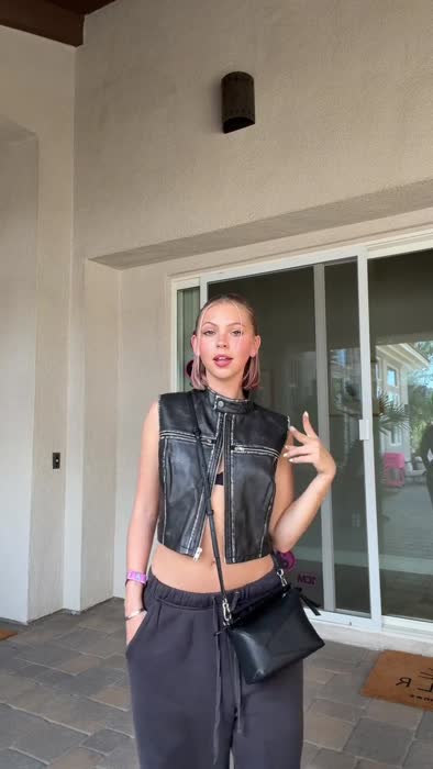 b9c787313c749eaeffaa68ea6e406f7c9b2c9fb8a96608d34853f4f2c87c0a3c thumbnail