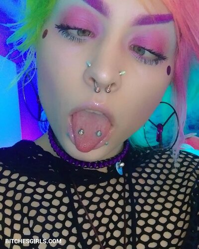 238874911152323104754665018761154577082 thumbnail