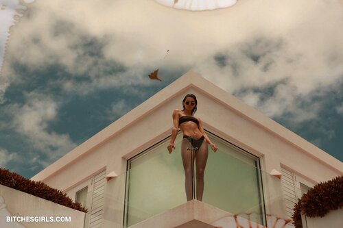 22083483884044154713862807479422206177 thumbnail