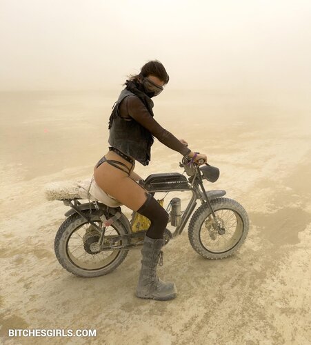 221062619219647126451617681253040223074 thumbnail