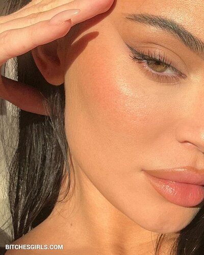 35885277805276704934521452290506838519 thumbnail