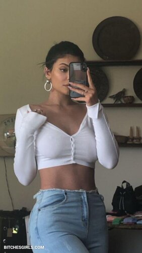 233248372440185785689043809617789467725 thumbnail