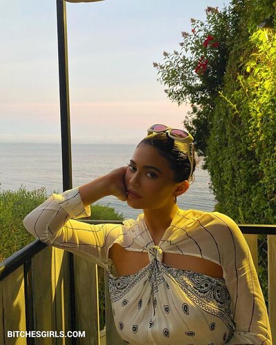 325598152387391442570343280878397771383 thumbnail