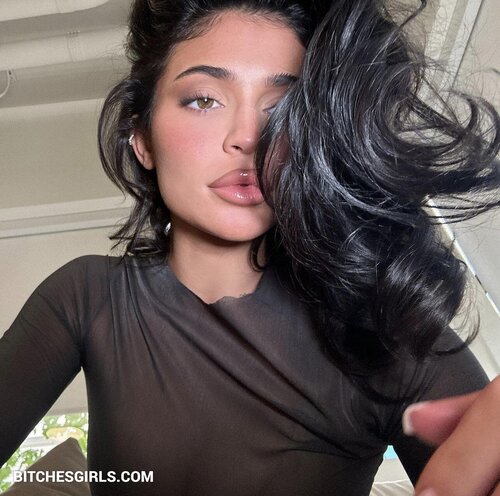 203346957001348160890105542785988655721 thumbnail