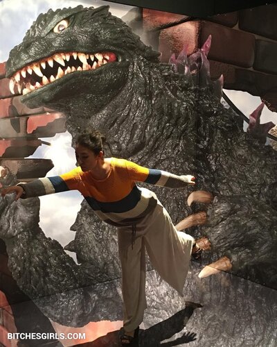 186843292818137678439408823963629762334 thumbnail