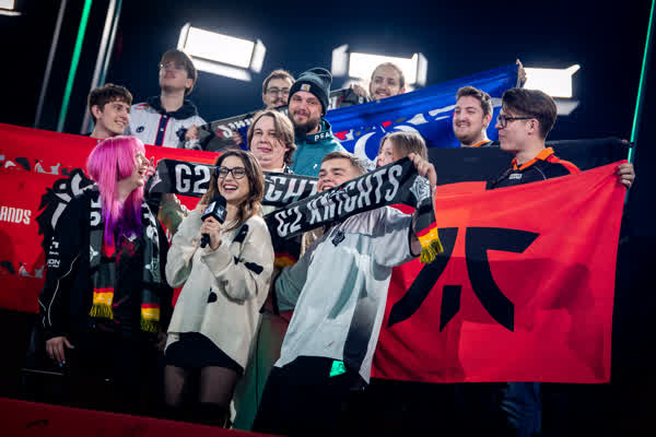 c0a912bdcca227928f2dbee9fe1bde29a28c00dbd82f10d31df55f2df41a4bba thumbnail