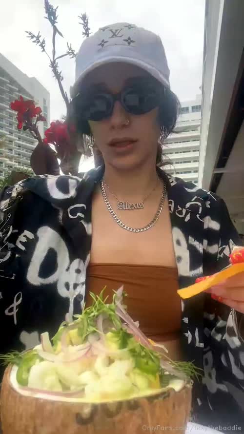 252143592354414574099404692086084611602 thumbnail