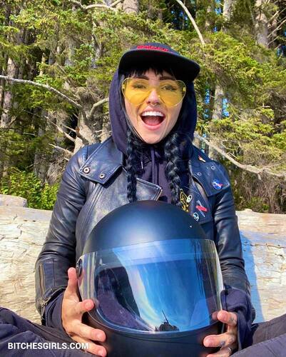 243613039468410561042498701487274989121 thumbnail