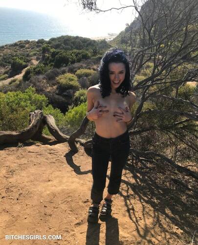 212914097777822171120197056594907287987 thumbnail