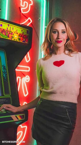 160007231735489993312784793362084395384 thumbnail