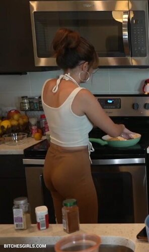 280041422678823795525247060038696149855 thumbnail