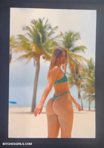 218873451800907259552978907532017164913 thumbnail