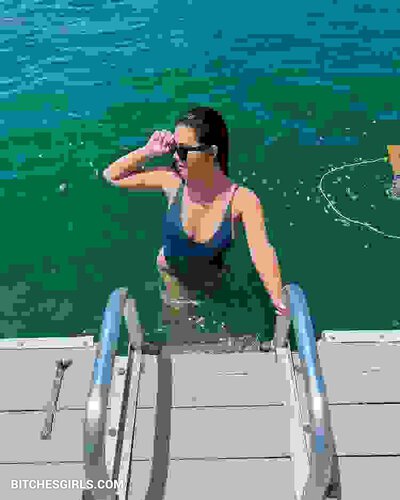 182589997002736113252162389446474431841 thumbnail