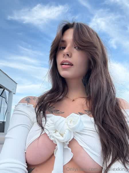 985efbd8b1cf02962c8f5a40e65b402e4cf2a691b5babde242b85c85b7302fec thumbnail