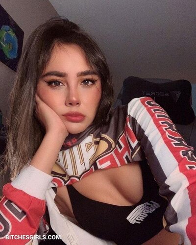 Neekolul Nude - Leaked Tits Photos