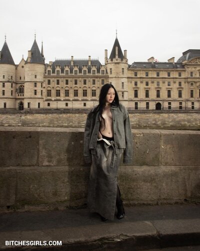 284626107541353787596955239481242560216 thumbnail