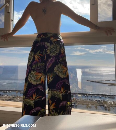 325367720853814665167833385623084024005 thumbnail