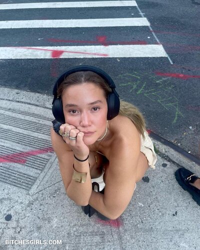 242255228708215332631649543644771585419 thumbnail