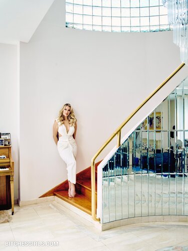 175447308351854593703311703621536152782 thumbnail