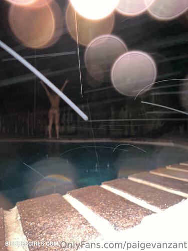 277389689296201738493396278757453868497 thumbnail