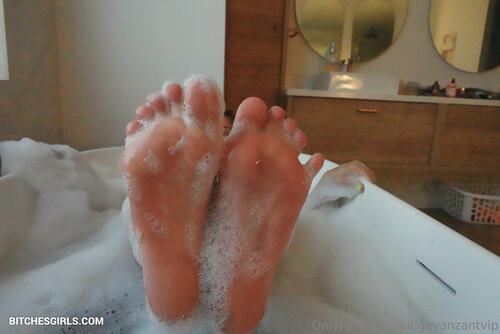 330038286608921405439068521399516596236 thumbnail