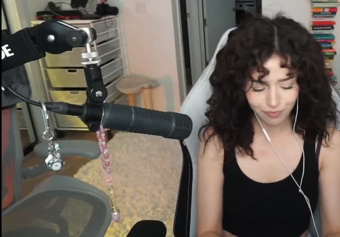 8d03b34a84bf0d34ad9cea492c681b52b620b25e185752ab99adf2e8c69b181d thumbnail