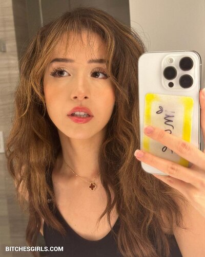 Pokimane Nude Twitch Streamer Leaked Photos