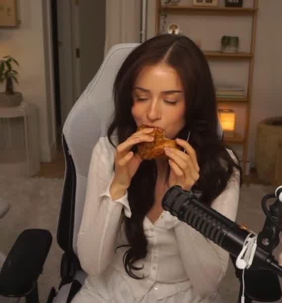 4ba89e0a4bcede7235862e28b1d6051cd63c1d05d8cab65353eaa13c94b5d9dc thumbnail