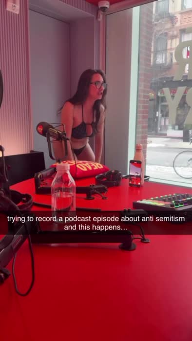 4ce7b07a58cddca3b0492c1c57e6041b65f0b2bb4cea7343a4e1c151cdbc502d thumbnail