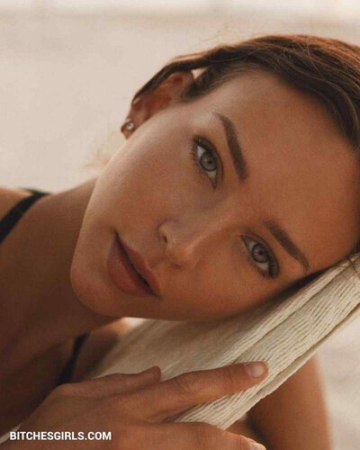 5422526566383694127280367486863164761 thumbnail