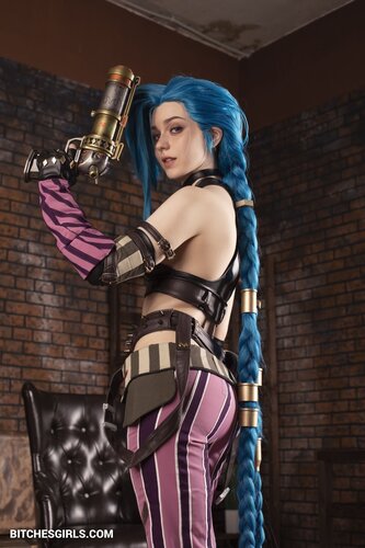 202706289967533376556712619066490453832 thumbnail