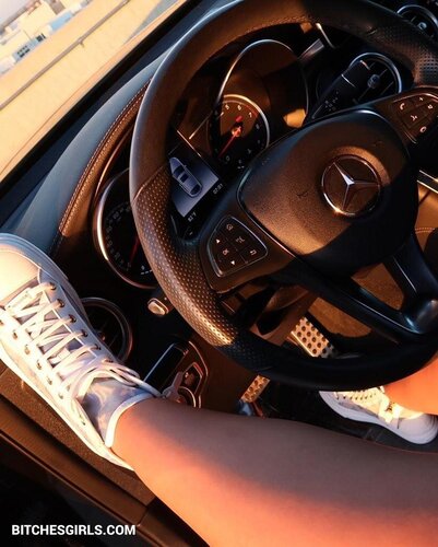 232505805524434311610612333544910977 thumbnail