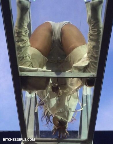 64218121146582069763917391387012103220 thumbnail