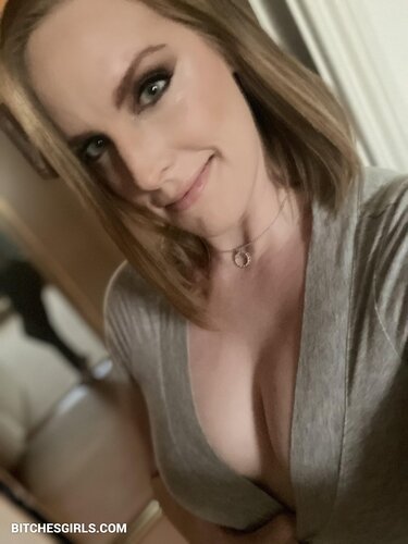 272473348907015934358876267985874548945 thumbnail