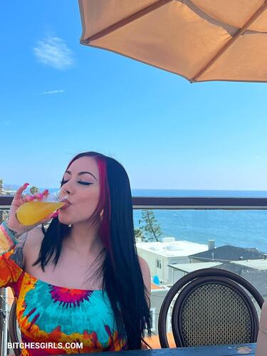 291803100488732445216144805769484190014 thumbnail