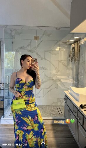 322725832045725778444183217664923911796 thumbnail