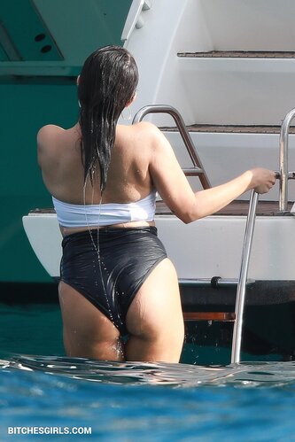 246147324084804251053793225955789862576 thumbnail