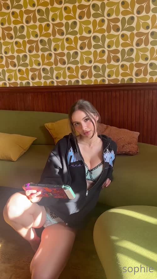 263802c0dce14249f8ef82e503a9da47f1659c135eda1b4a5633310b9a15ee75 thumbnail