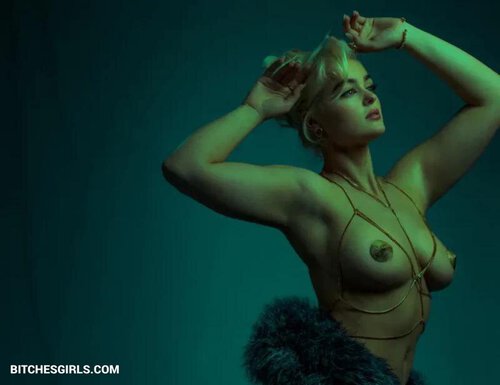 262098957719415798296025694367446465749 thumbnail